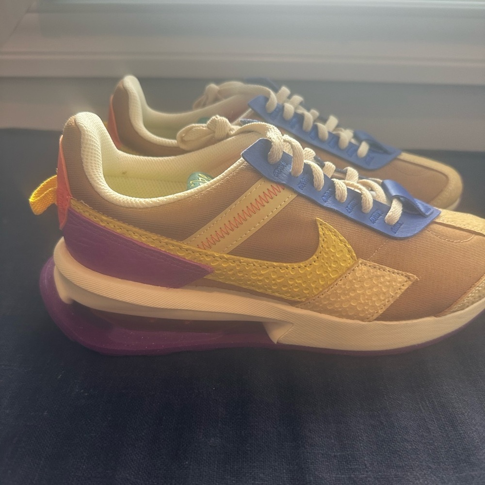 Women’s Nike Air Max Pre-Day DO6716-700